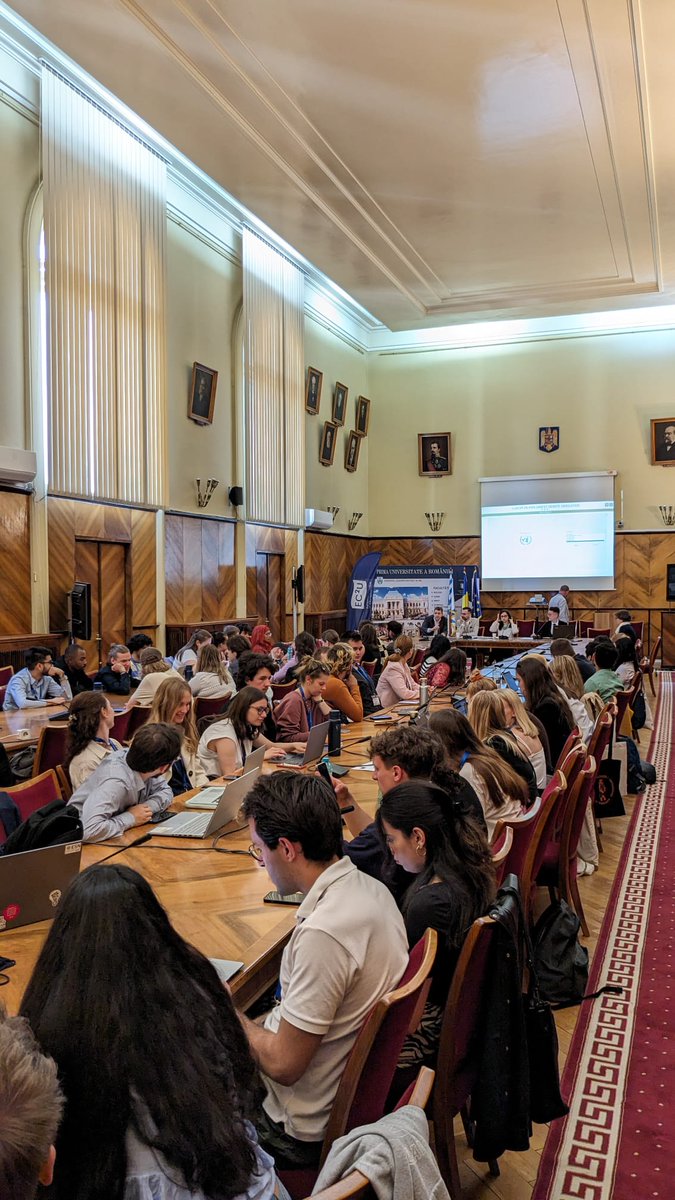 👩‍🎓🇷🇴 The first EC2U #StudentEvent at the @UAICiasi just ended tonight!

🗣'Why vote in the #EUElections2024 ? Should I be involved?” For their last day, the students took part in the parliamentary-style debate, followed by the EC2U Student Council Meeting and sports activities!