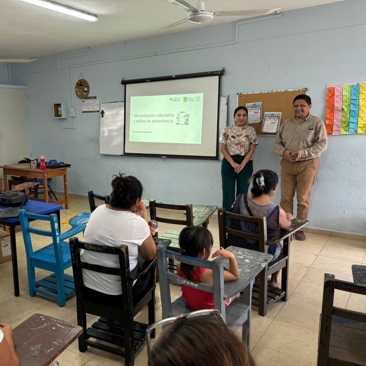 El día de ayer, continuando con las actividades en conjunto con la #Fundación #EducarParaProducir realizamos una plática de #AlimentaciónSaludable y #EtiquetadoDeAdvertencia dirigida a los padres de familia de la escuela primaria 'José María Morelos' del municipio de #Mérida.