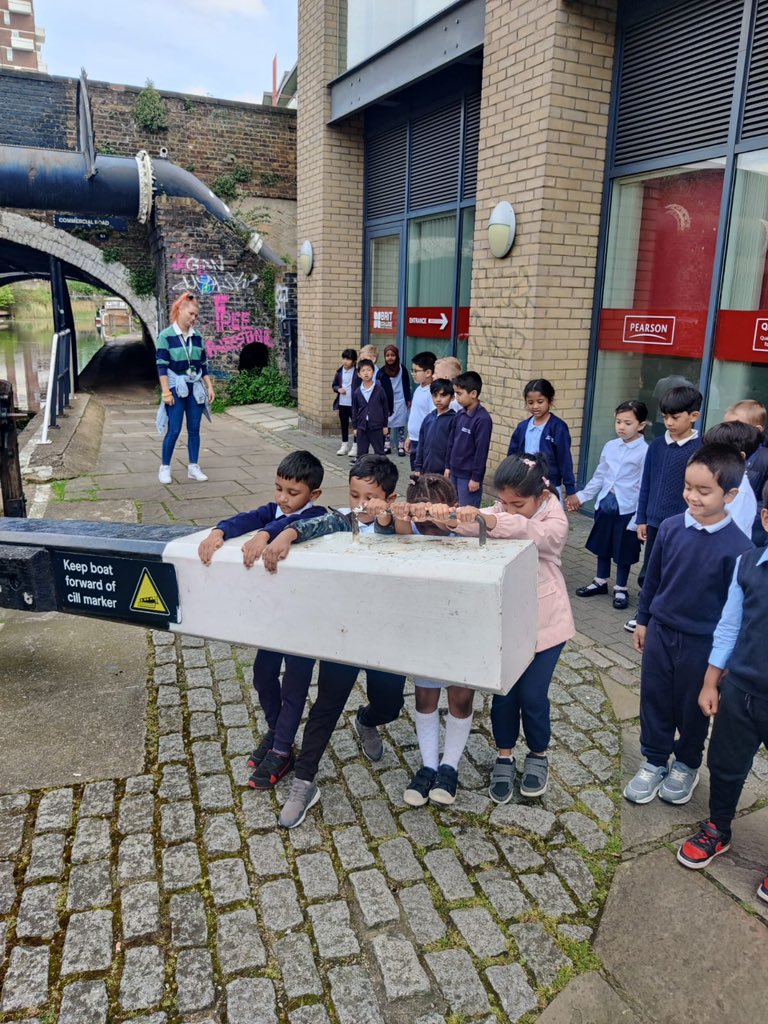 The Year 1s visited Limehouse Basin this week to learn all about water safety and our local waterways. We even got to open one of the locks ourselves!

‘Waterway’ to spend a day!