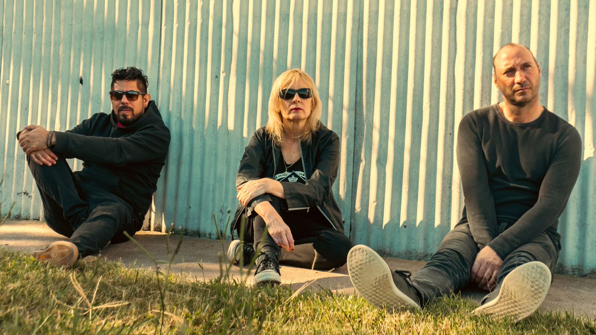 Ya salió el nuevo single ☀️Daylight de SIVA. Escuchálo en #spotify open.spotify.com/album/2ykHqTdT… #newsingle #newmusicfriday #alternativerock