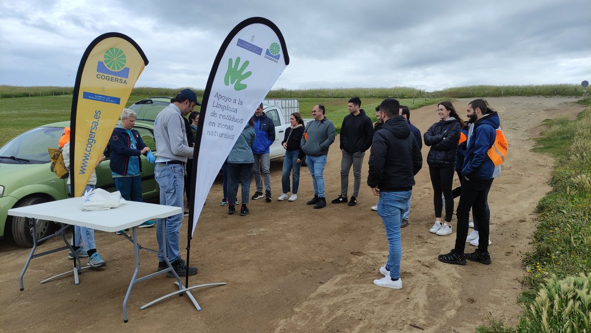 Hoy tocó coordinar desde el Ayuntamiento de #Gozón nuestra segunda limpieza dentro del programa de <a href="/Cogersaasturias/">Cogersa</a> "Limpieza Voluntaria de Residuos en Zonas Naturales". Se llevó a cabo por voluntarios de <a href="/Gonvarri/">Gonvarri</a> Asturias y se realizó en la Playa de #Verdicio. Stop #basuraleza