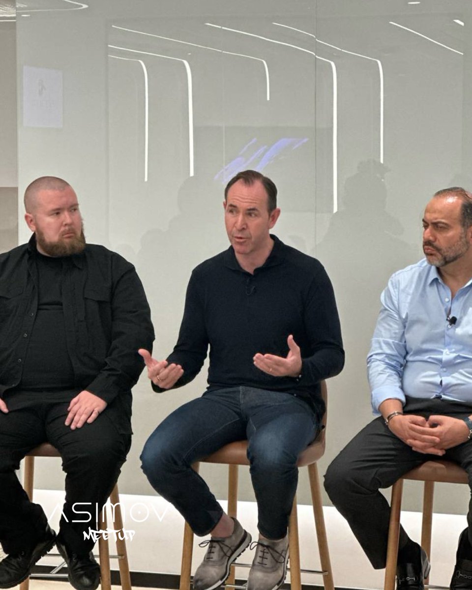 ASIMOVMeetup's tweet image. 🎙️ Tony Evans is taking the mic! Get ready for some cutting-edge insights and tech wisdom.
#AsimovAIMeetup #CodersHQ
