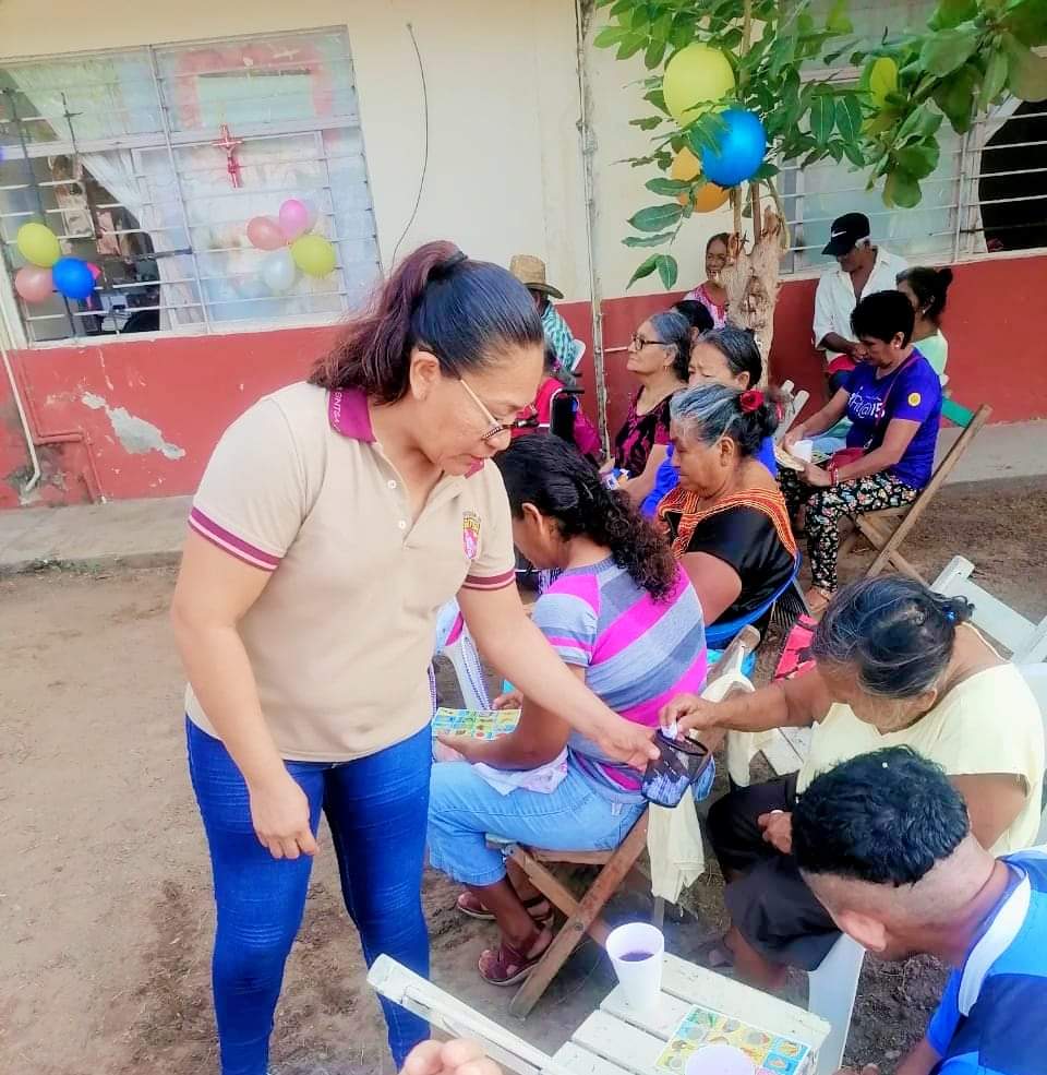 Celebramos el #DíaMundialDeLaHipertensión acompañando a Grupos de Ayuda Mutua #GAM de las unidades médicas, ofreciendo talleres sobre 'Alimentación Saludable' y actividades físicas. 📸 Colonia Mártires de Juchitán