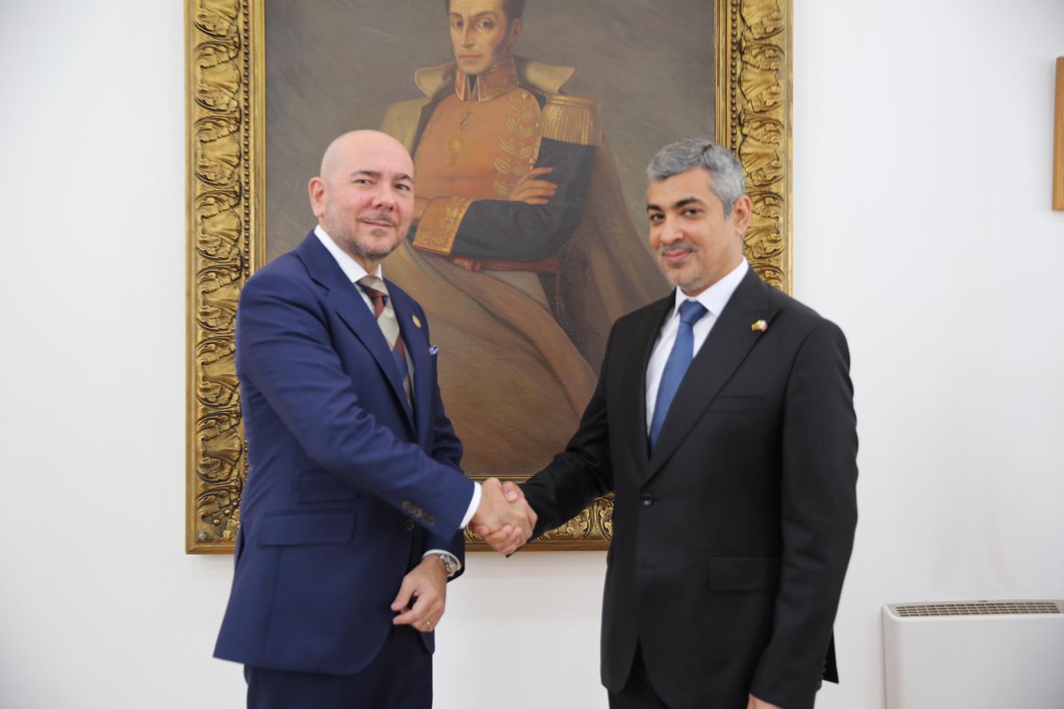 ¡Fortalecemos las relaciones bilaterales! 🇪🇨🤝🇶🇦 ➡️El Ministro de Defensa Nacional, Gian Carlo Loffredo, recibió la visita protocolaria del embajador de Qatar, H.E. Fahad Ahmad Jassim Al-Hamar; con el objetivo de tratar temas de defensa, seguridad y cooperación internacional. 🪖