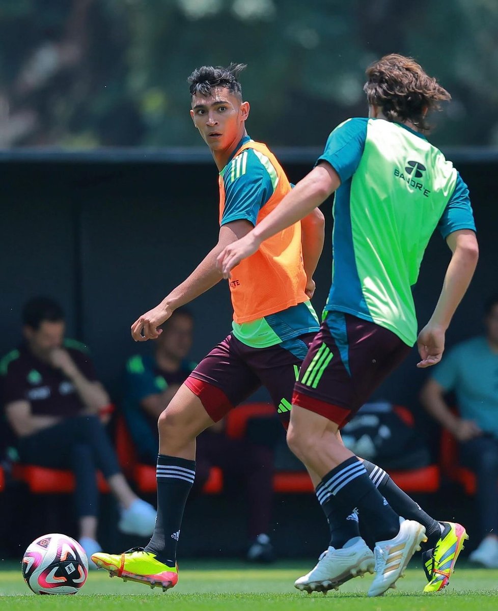 Fiera abordo de @miseleccionmx 🇲🇽💚 

📸 SNM