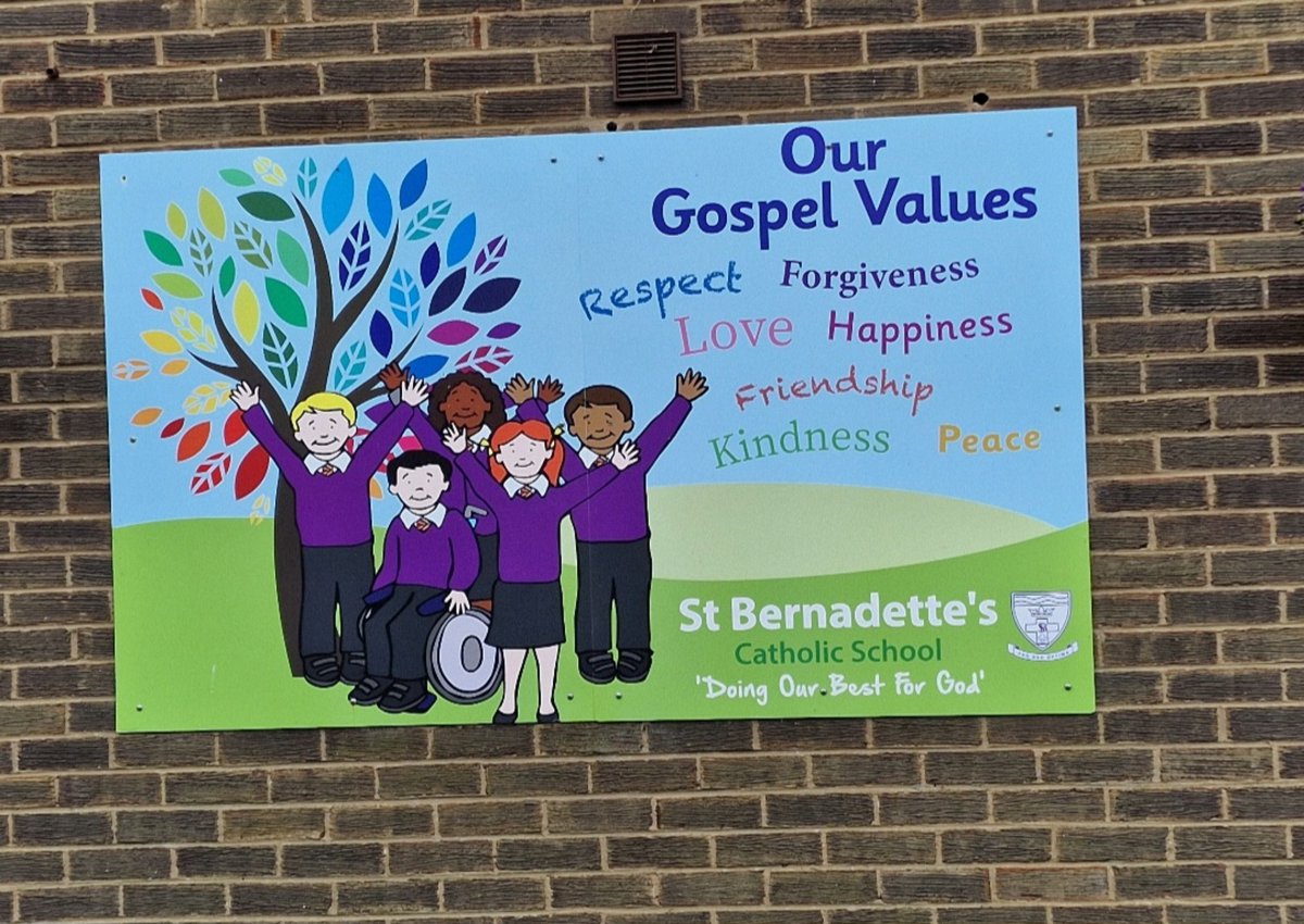 Yesterday PCSO Debby presented her drugs talk at St Teresa's Catholic Primary School, assisted by PCSO Laura. Today Debby presented her drugs talk at St Bernadette's Catholic School. #NeighbourhoodPolicing #OpSceptre