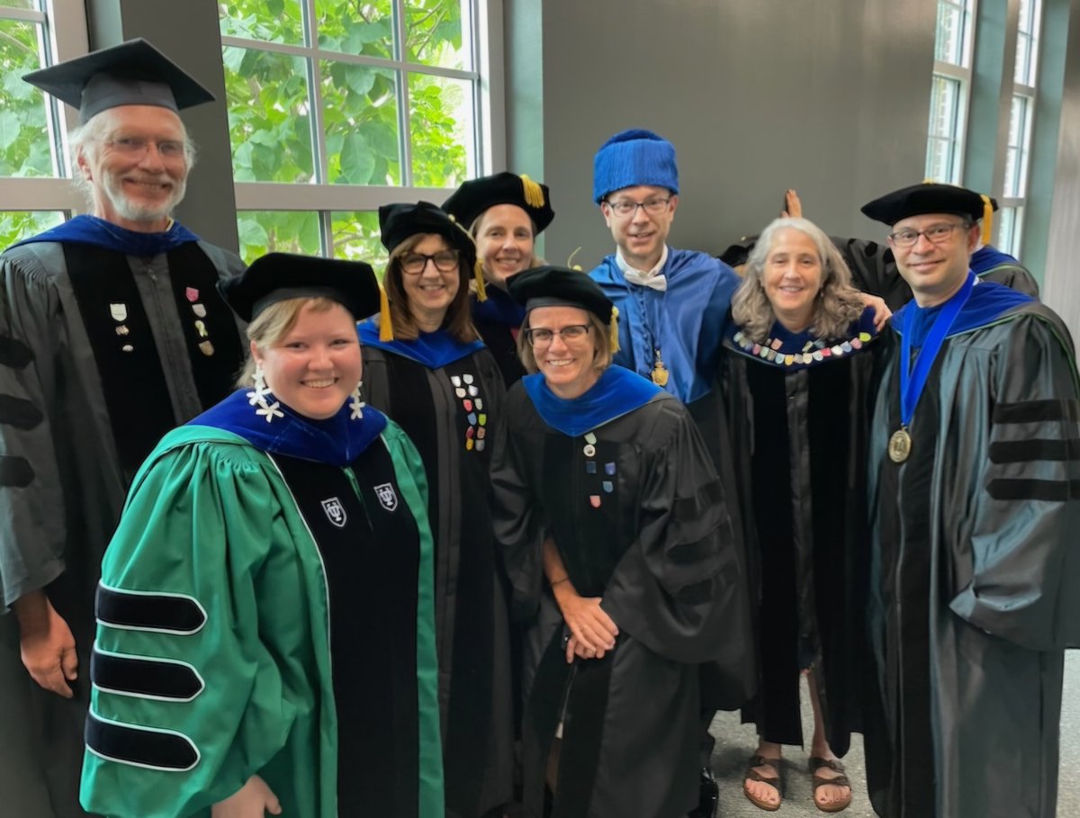 Congratulations to our MS and PhD Graduates! Here is some of our faculty that attended the Graduate Hooding and Recognition Ceremony – SLA, SSE, Biomedical to celebrate you! @Tulane #Neuroscience