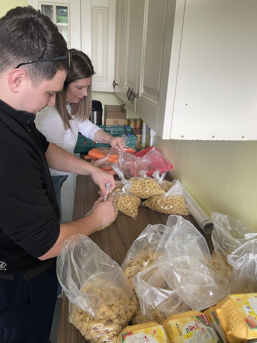 Embellscic's tweet photo. thank you to Terri &amp; James from @HaysNews using CSR hours through @nbrly to #volunteer with us at @Embellscic project. They help to packaged #food for our food pantry / food bank &amp; Terri got to meet ladies from our women’s wellbeing group who were making self care packs. https://t.co/dBsEpUDzcj