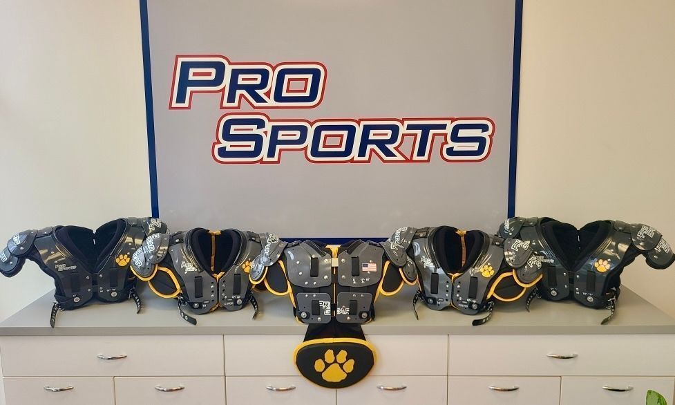 #ProSportsCustoms heading out to Valdosta High School!🐾⚡🏈 Mike Nelson (@ProGearNellie) and Eric Parker from @BakersSports set the #Wildcats up with the best #ShoulderPads in the business! @24VHSFootball @VHS_FBrecruits @shelton_felton #KnowTheLogo #HighSchoolFootball
