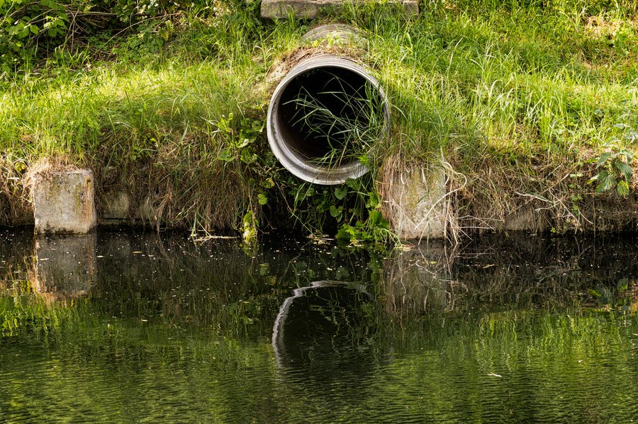 🚨 MPs have rejected a Lib Dem proposal to criminalise water companies who dump sewage in rivers.

Labour abstained, while the Tories voted against.

(Source: The Independent)