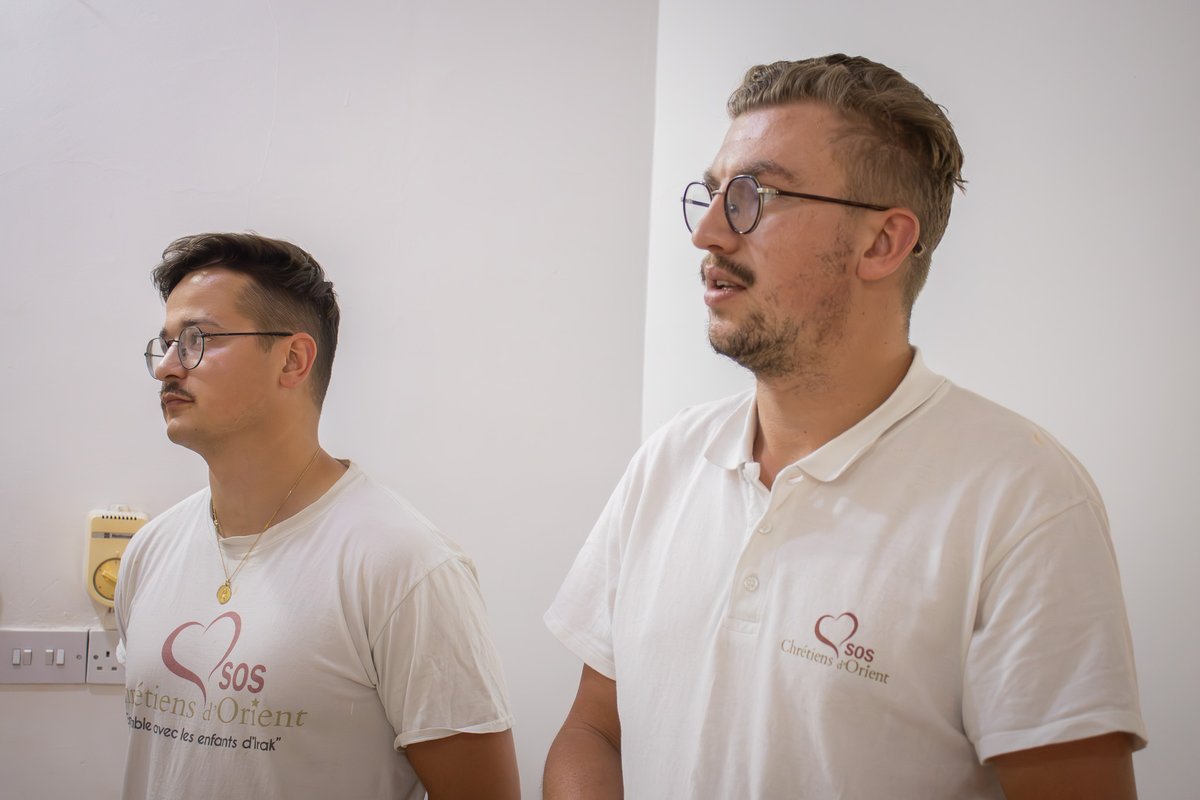 SOSCdOrient's tweet image. 🇮🇶 #Irak – Les volontaires et l'abbé Guillaume de la fraternité @wigratzbad rendent visitent aux sœurs du couvent de #Teleskuf.
✈️ Toi aussi viens rencontrer les #chrétiensdOrient. Rejoins-nous en mission : volontaires@soschretiensdorient.fr