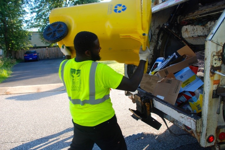 #DYK the Bureau of Waste Management Services collects curbside recycling, trash & yard waste from over 170,000 homes weekly? County households have curbside collection on either Mon., Tues., Thurs. or Fri.  To learn more, go to: aacounty.org/public-works/w… #NPWW #DPWandYOU