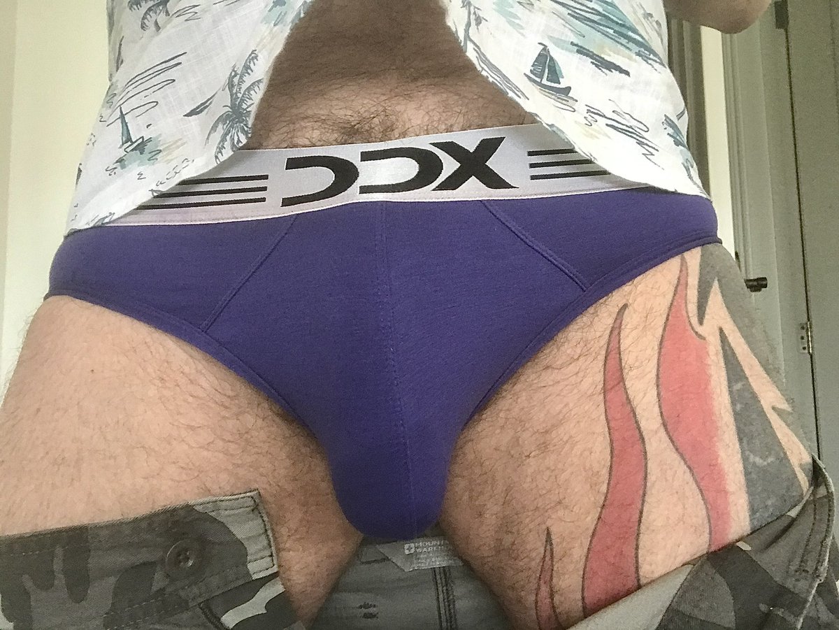 Heading into the weekend in fabulous purple #briefs by Hungarian brand DDX UNDRWR……. 🧔🏻‍♂️🇭🇺🩲🍆😃 🎉#underwear #dilf #gaydilf #briefsfan #briefsaddict #bigdick #vpl #bulge #trusa #calzones #mensbriefs #meninbriefs #mybriefs #pantsoftheday #briefsoftheday #purplebriefs #gaydaddy