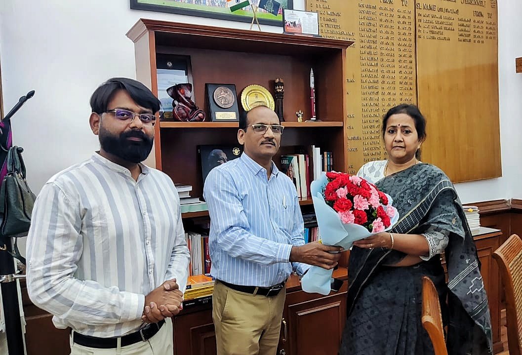 A delegation of the CS SCST Association met Secretary DoPT today, thanking her for resolving issues related to promotions. She assured of timely promotions in future also. 
@DoPTGoI #promotion