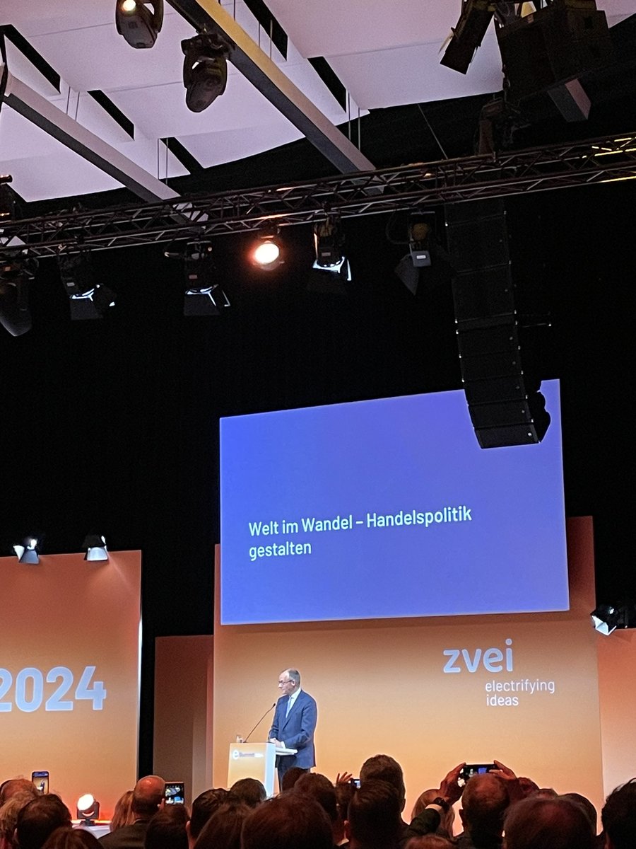 „Es gibt 5,3 Mio. Menschen im Bürgergeld, davon sind 1,8 Mio. erwerbsfähig. Da stimmt was nicht in unserem Arbeitsmarkt“, sagt @CDU-Chef @_FriedrichMerz beim e-Summit des #ZVEI. Das Bürgergeld dürfe keine Art bedingungsloses Grundeinkommen sein, es ist eine Transferleistung @welt