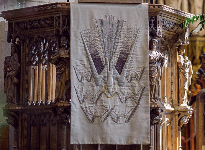 Join us in person or online for our Choral Eucharist to mark the Feast of Pentecost. 🗣This morning's preacher is Canon Jeremy Clark-King, Treasurer 🎼The service is sung by The Cathedral Great Choir. 📅 Sunday 19 May, 11am 📽 bit.ly/43W9HEj
