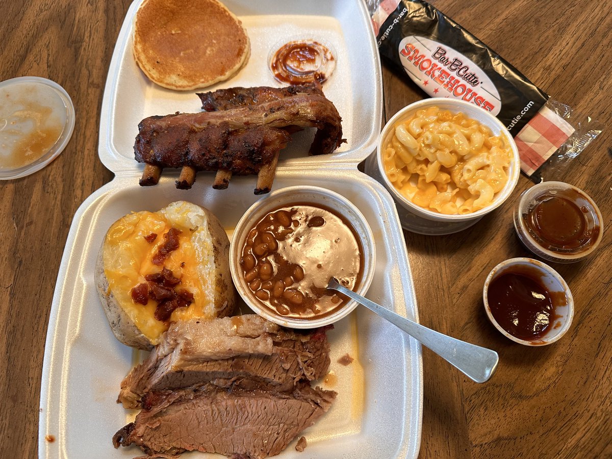 This #TwitterSupperClub lunch  goes out to @wjwheeler54 - when trying a new barbecue place what are your two must have meats to sample I went with the brisket and the ribs. Bar-B-Cutie, Franklin, TN.