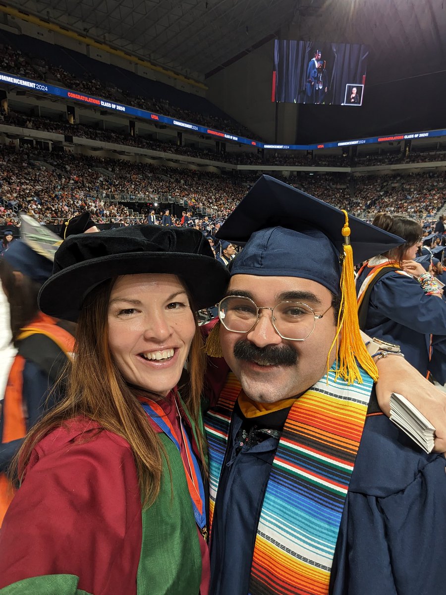 Super proud of @josevela0325 for graduating from @BirdLab_UTSA @utsaib @UTSASciences with his MS in Env Sci with a thesis focused on predictors of site occupancy of urban owls! #GoRunners  🦉🦉🦉