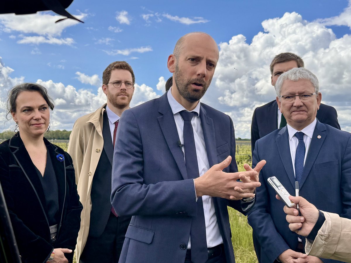 🇫🇷 Aujourd'hui, à Cheverny en #loiretcher, <a href="/StanGuerini/">Stanislas Guerini</a>, Ministre de la Transformation et de la Fonction publiques, a échangé avec plus de 250 agents issus des trois fonctions publiques dans le cadre des #rencontresdelafonctionpublique.
