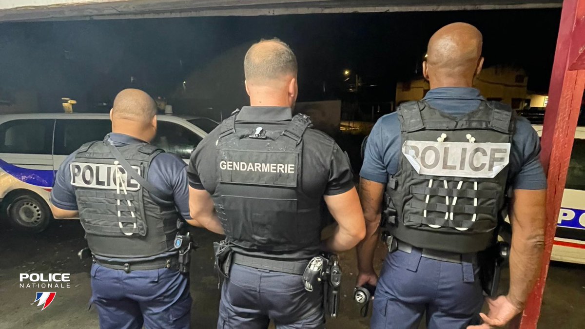 #OpérationPlaceNette | 📍 Guadeloupe (971). Avec une baisse de 1️⃣0️⃣ % des faits de délinquance en un mois, les opérations place nette portent leurs fruits : grâce à la mobilisation de 2 000 policiers et gendarmes depuis 4 semaines, 75 personnes ont été interpellées.