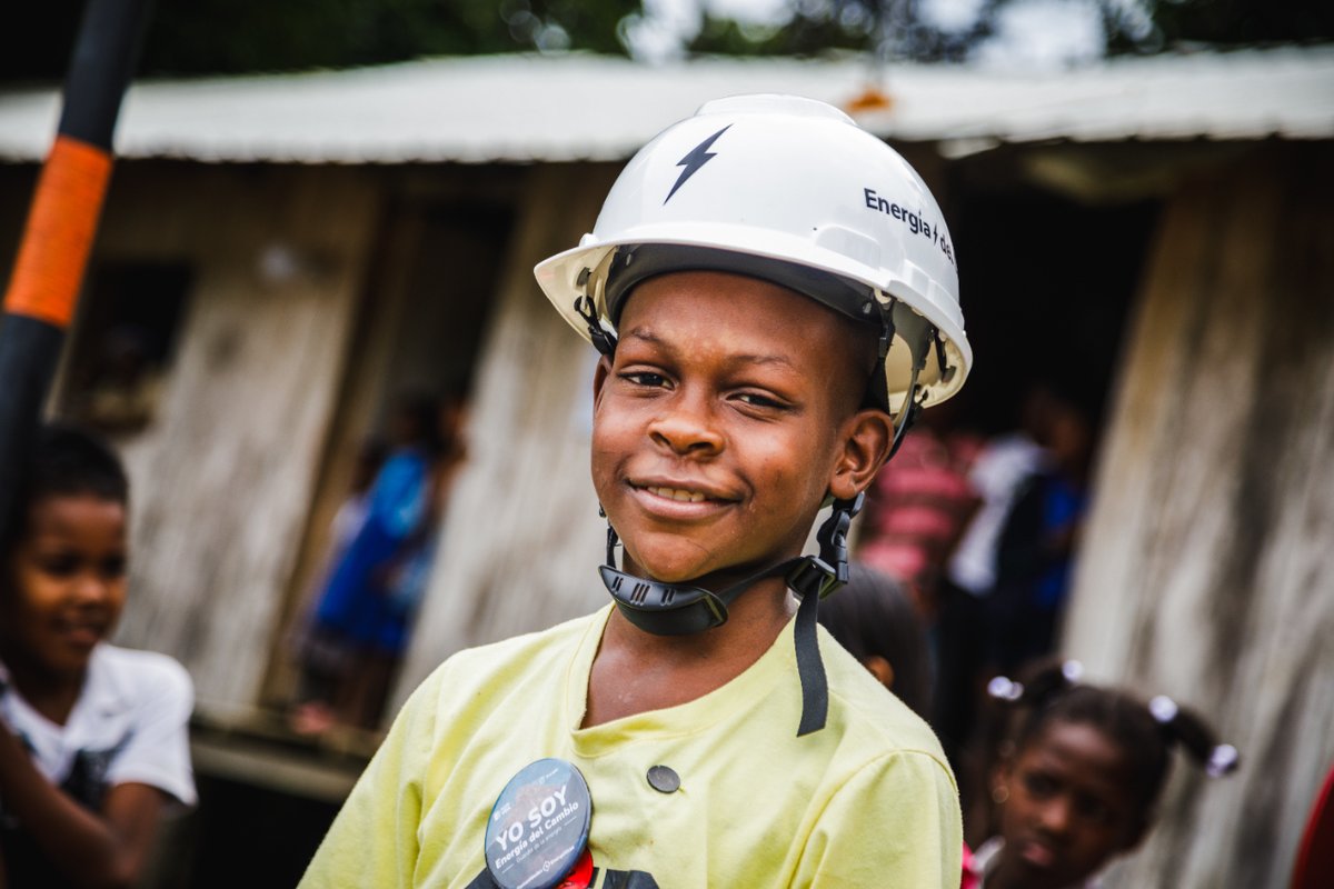 Llegamos a Chocó para inaugurar la 1era. #ComunidadEnergética en esta zona de 🇨🇴 Junto al @FondoFenoge brindamos alternativas para suplir las necesidades energéticas de instituciones públicas educativas y de salud, desarrollando Soluciones Energéticas Integrales a partir de FNCER