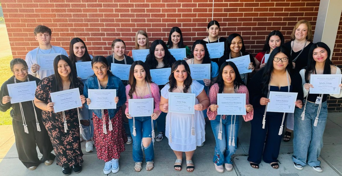 Congratulations to these amazing newly certified CNA students! We are proud of their accomplishments. Leave a 👏 in the comments below to show your support.