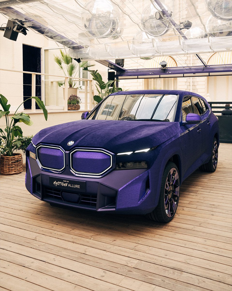 BMW's tweet image. Our dedicated home of true mystique.

The BMW XM Mystique Allure takes centre stage in House of BMW. @NaomiCampbell @HansZimmer

📸 @ranifawaz 

Read more about the BMW XM Mystique Allure: bmw.com/en/freude/the-… 

#BMWxCannes #Cannes2024 #BMWXM #BMWM #CannesFilmFestival