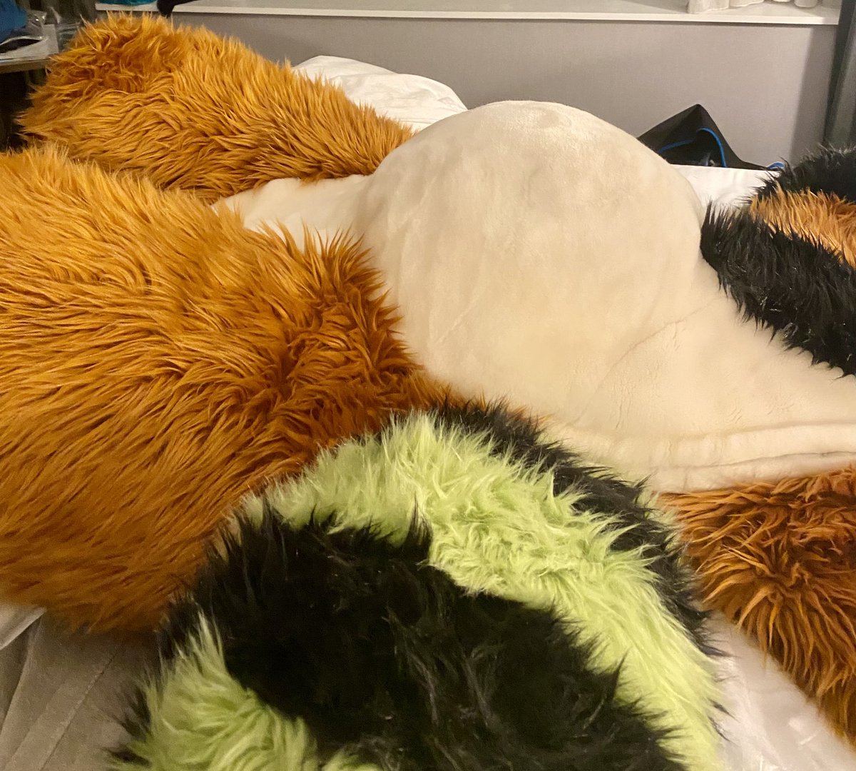 Racc is too stuffed to get up and get more food >\\\< Mind helping being the food to me ? I’ll let you rub my belly Happy #fursuitfriday