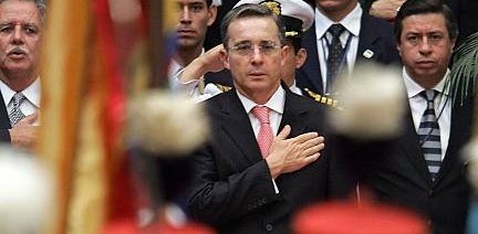 Levanten la mano 🙋 todos los que están con Álvaro Uribe Vélez Lealtad y gratitud por siempre ❤️