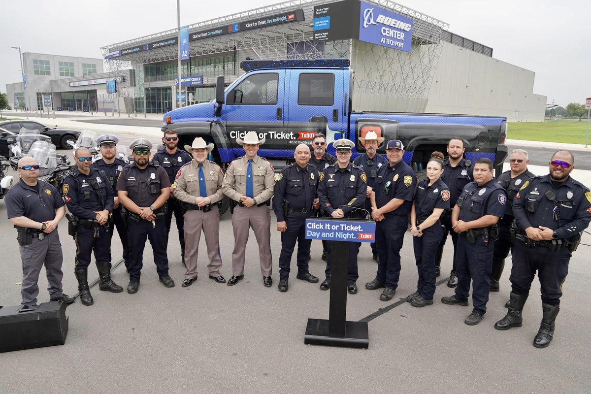 Our @TxDPSCentral Team joined @TxDOT and local law enforcement partners yesterday to spread the message that seat belts save lives and remind everyone to #ClickItOrTicket. TxDOT's annual Click It or Ticket campaign begins on Monday. Buckle Up, Texas. #SeatbeltsSaveLives
