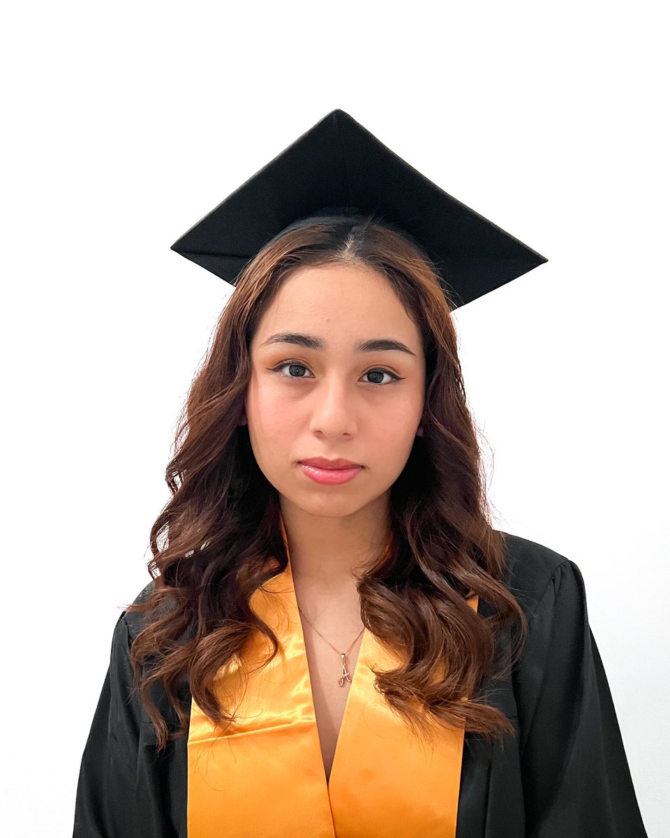 🎉👩🏻‍🎓Congratulations to an amazing daughter and sister who begins a new chapter in her life today. Your hard work and dedication have paid off. Wishing you the best of luck in all your future endeavors. Te amamos mucho! 💜
#MCGrad2024
