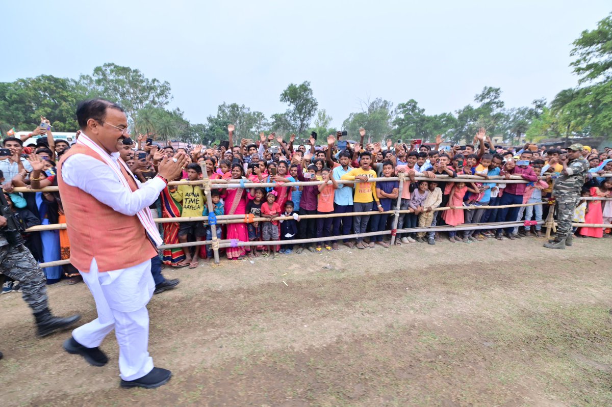 हजारीबाग है तैयार, चुनने को मोदी सरकार। लोकसभा हजारीबाग, झारखण्ड प्रदेश के कोरेडारी स्थित हेलीपैड पर आगमन पर जनता का जोश और जुनून देखकर प्रतीत होता है कि अबकी बार 400 पार सुनिश्चित है। @narendramodi @BJP4Jharkhand @Manishjhzb #AbkiBaar400Paar #LokSabhaElection2024