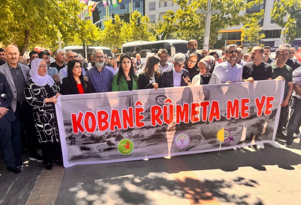 Hukukun üstünlüğü ve bireysel özgürlükler, demokratik toplumların temelidir. Kobane Davasında tutuklanan arkadaşlarımıza ve halkımıza sözümüzdür: Hak, Hukuk ve Adalet için mücadelemiz sürecektir.