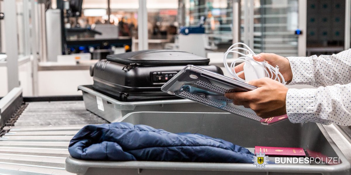 Ohne Stress an Pfingsten in den Flieger? Beachtet die Regeln für Flüssigkeiten im Handgepäck, entnehmt in der Sicherheitskontrolle technische Geräte aus dem Handgepäck und haltet bei der Grenzkontrolle eure gültigen Dokumente bereit. #Bundespolizei