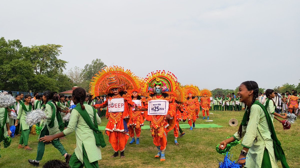 #GeneralElections2024

Tradition Tunes with Democratic Vibes! Radiant in Vibrant Colors! 🎉 Experience the Joyous Celebration of #ChunavKaParv in #Bokaro, #Jharkhand! 🎉

📷 <a href="/ceojharkhand/">Chief Electoral Officer, Jharkhand</a>

#LokbSabhaElections2024 #DeshKaGarv #YouAreTheOne