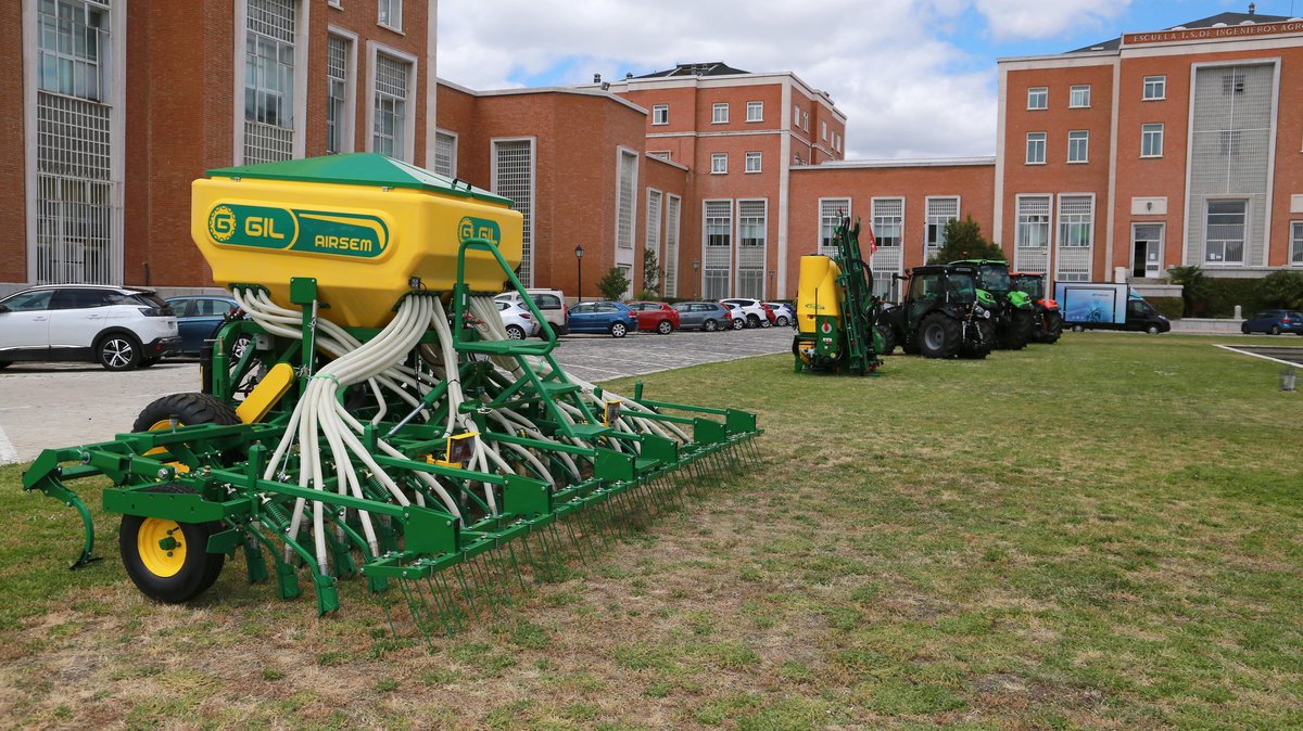 etsiaab's tweet photo. 🚜🚜 Gracias a todas las empresas que han participado en la muestra de maquinaria agrícola, durante estos días de la celebración de #SanIsidroETSIAAB.
@TopconPosSpain #Stiga @KubotaInEurope @JohnDeere #SDFgroup @CNHIndustrial
https://t.co/RNO5TBgcfn https://t.co/Ht3xCoBudX