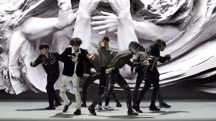 kchartsmaster's tweet photo. 6 years ago today, BTS released ‘FAKE LOVE’. https://t.co/MsupmZV4PE