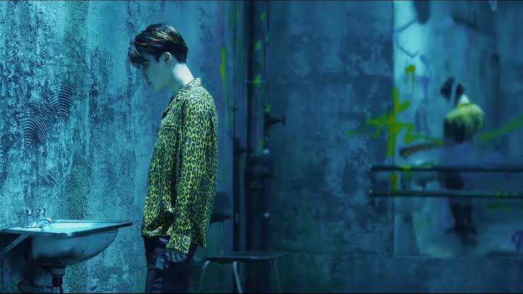 kchartsmaster's tweet photo. 6 years ago today, BTS released ‘FAKE LOVE’. https://t.co/MsupmZV4PE