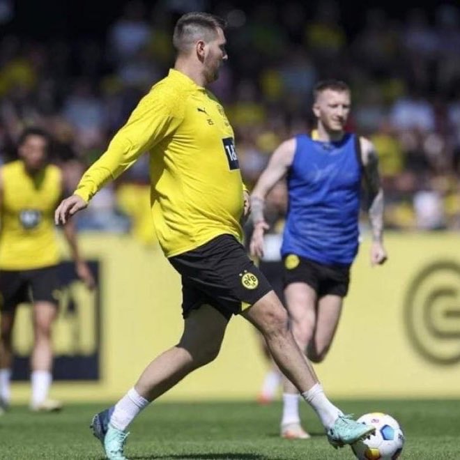 🇩🇪😳 This is how Niklas Süle looks just 2 WEEKS before the Champions League final against Real Madrid! 

A reminder that he played 27 minutes against PSG and was a starter in Borussia Dortmund's last Bundesliga match against Mainz.