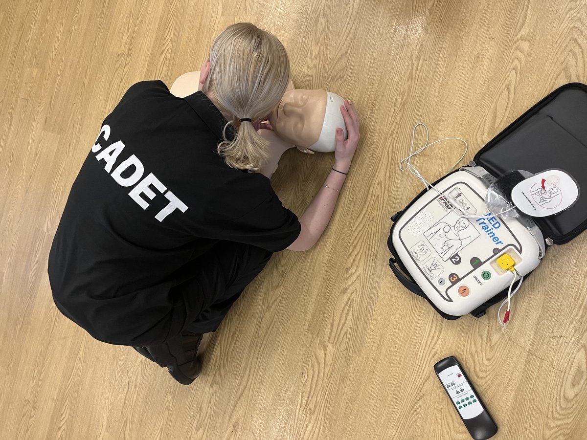 This week our #Beaconsfield based cadets were learning crucial first aid skills ⛑️ 

They covered the primary and secondary surveys, the recovery position and CPR 

@NationalVPC @TVP_Bucks #PoliceCadets