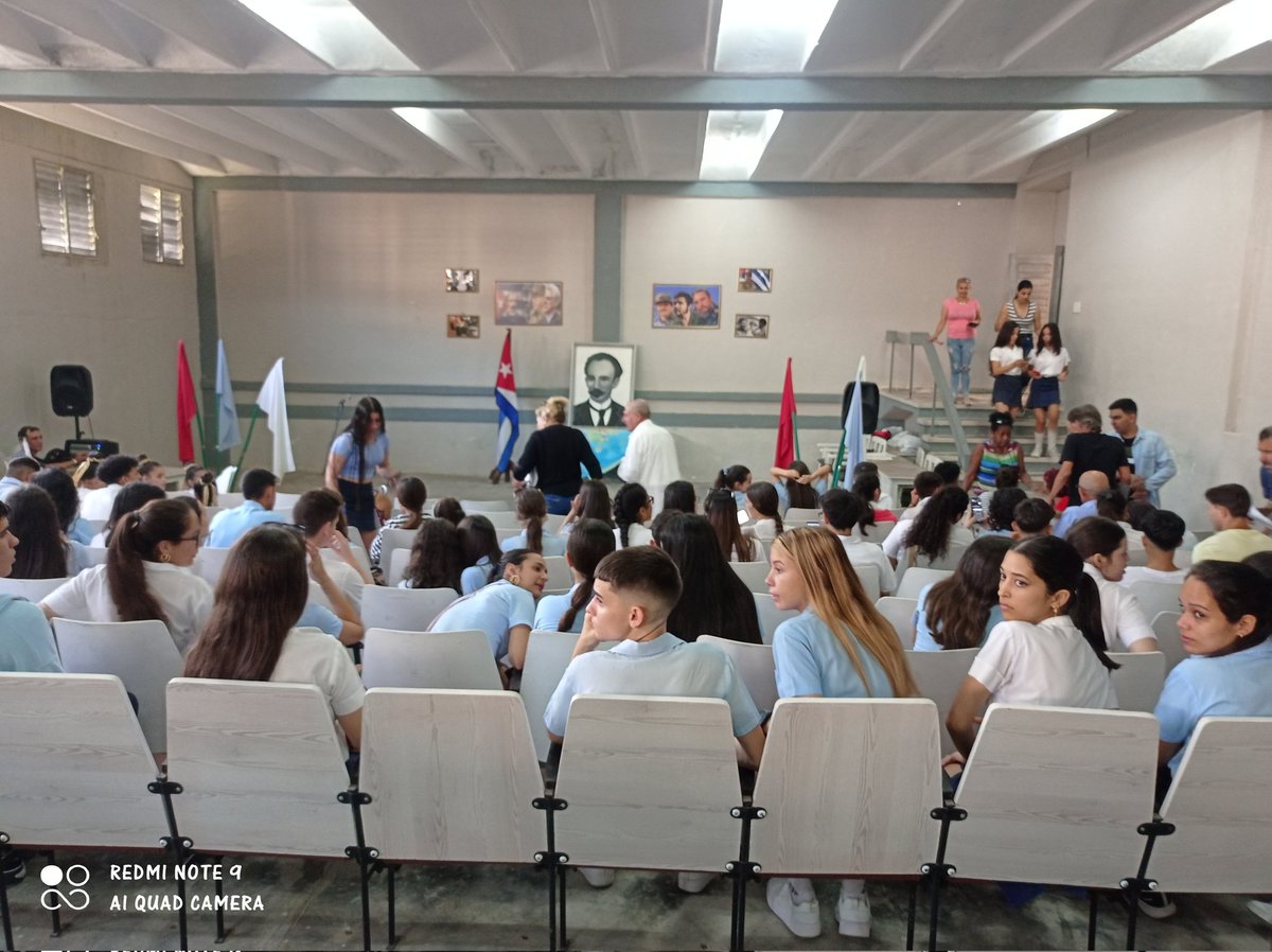 #Cuba a solo minutos de comenzar el acto de graduación del Preuniversitario Nieves Morejón en #Cabaiguán nuestra juventud presente, nuestro relevo, el futuro de nuestra Patria #CubaEduca #SanctiSpíritusEnMarcha @DiazCanelB @DrRobertoMOjeda @DeivyPrezMartn1 @AlexisLorente74