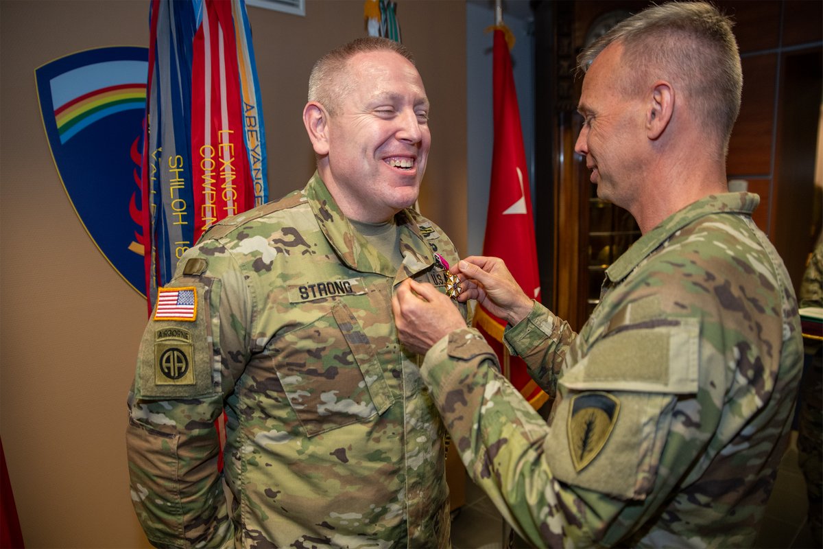 Friends, I'd like you to meet @USArmy Col. Vaughn Strong.

It was my honor to present Col. Strong with The Legion of Merit award for his spectacular service while serving as the Secretary of the General Staff here at #USAREURAF. 

#StrongerTogether