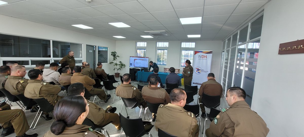 Sec. Reg. @CarabDDHHyFam #Maule junto al Jefe Regional del @inddhh capacitan a funcionarios de la 4ta. Comisaría de #Cauquenes y de manera telemática a Prefecturas de #Curicó, #Talca y #Linares, en temas de prevención de la tortura y protección a las personas privadas de libertad