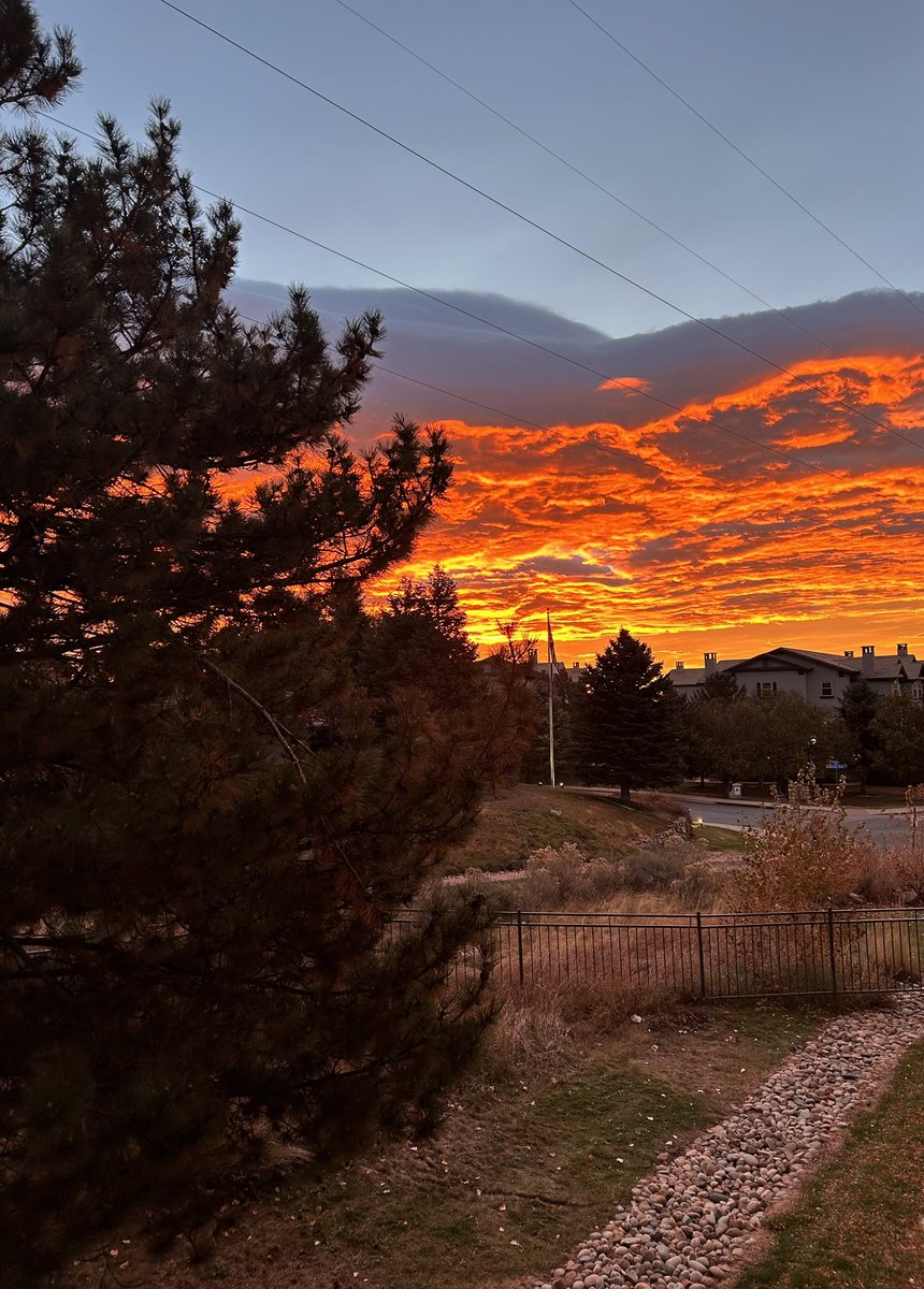 Chicago_FM's tweet image. Sun is coming up over the Rockies today. 
#PaloAltoNetworks is taking on Denver today at the #OfficialCybersecurity Summit! Swing by our booth to meet our cloud security gurus and grab some swag Let&apos;s chat about keeping those digital baddies at bay! #CyberSecurity #CloudSecurity