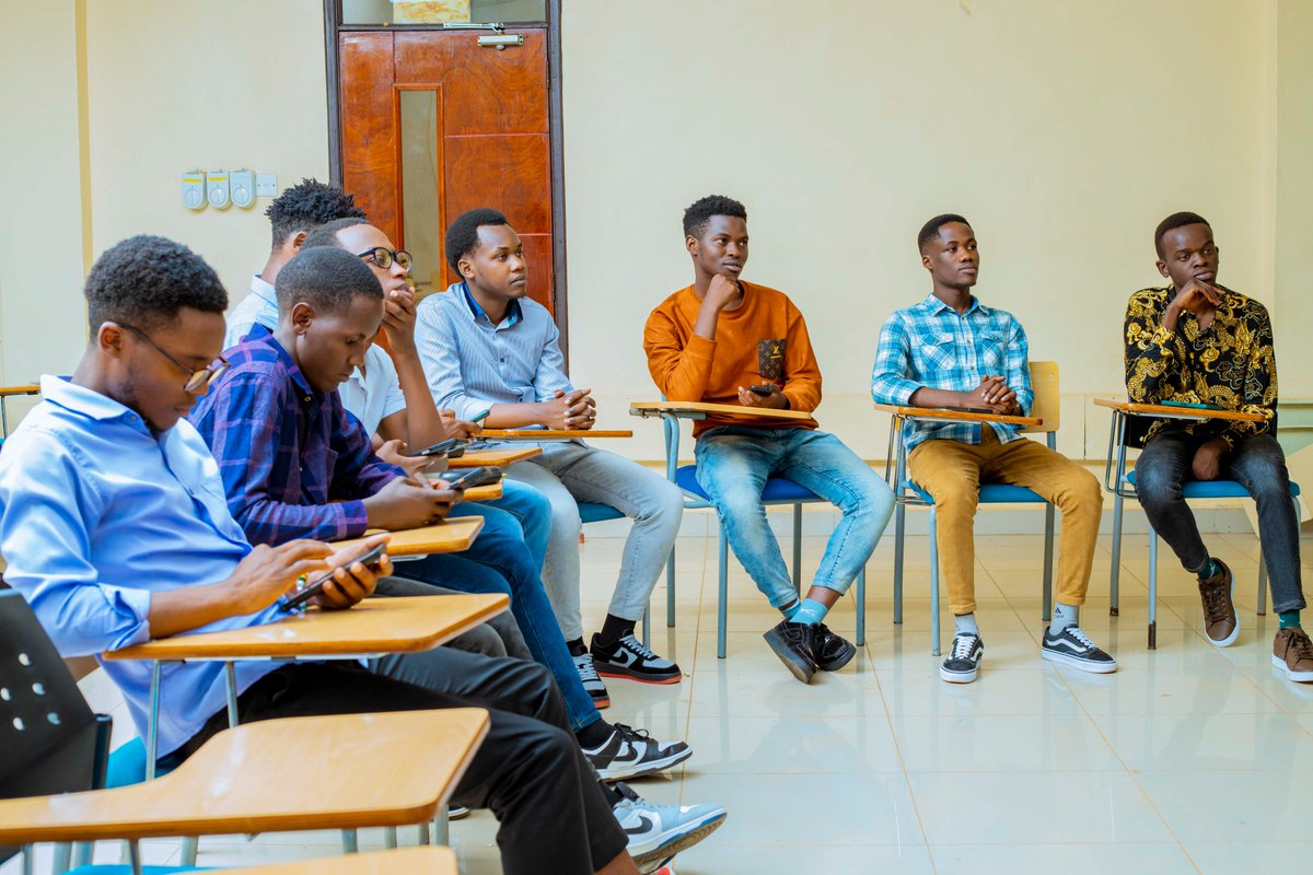 medsar_rwanda's tweet photo. ๐ ๐๐๐ฃ๐ฃ๐๐ก๐๐ก๐ ๐ก๐ข๐ช!
#CapacityBuildingCamp
SCORP sessions' ongoing, discussing about ASRH Services Through the Lens of Equity and Human Rights by Ms. Aisha from @YWCARwanda
STAY TUNED!
#MEDSARDay2024 #ScientificConference #CapacityBuildingCamp๐ https://t.co/RDJRgH0ovB