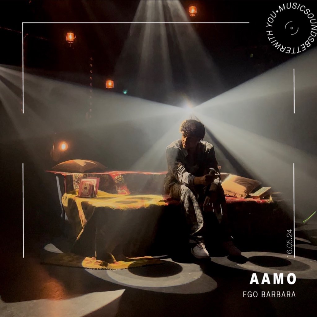 Hier soir c'était <a href="/aamo_san/">AAMO</a> au @fgobarbara et comment vous dire..
c'était incroyable 🔥
Le combot mêlant une énergie de fou, des guests comme <a href="/yvnnisog/">yv</a> juste pour nous régaler, une scénographie bien travaillé, des musiciens pour accompagner Aamo de saxophone et de piano, bref le