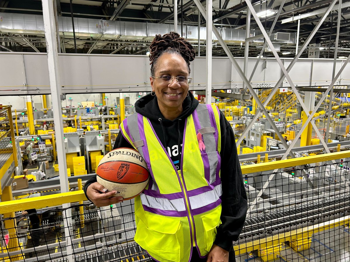 Dena Head, Amazon HR Manager, has had a “slam dunk” of a career. She was the first woman drafted to the @WNBA! 🏀 When colleagues discovered her basketball history, they found one of her old trading cards and brought it in for her to sign. Learn more about her story.