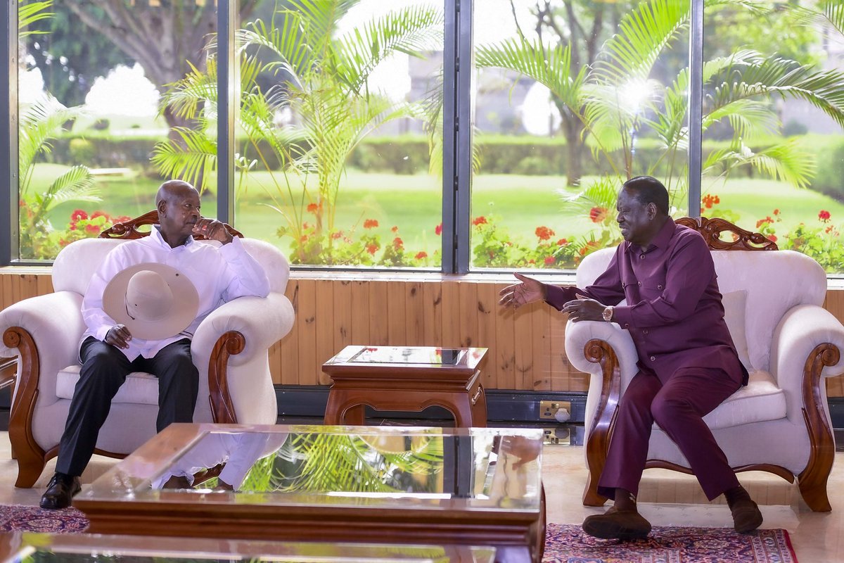 President Museveni in a meeting with Raila before flying back to Uganda