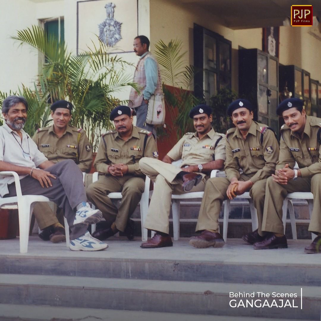 Have a glimpse of how this cult classic #Gangaajal was conceived off-camera.

#BTS #BehindTheScenes #BollywoodMovies #AjayDevgn #PrakashJhaProductions