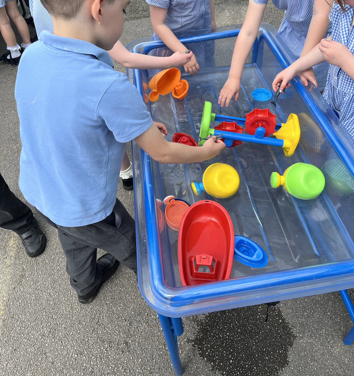 This afternoon in Topic Reception have been learning about plastic pollution. Our sea creatures have been covered so we’re working together to clean our ocean! @ComberbachMrsY